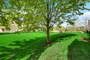 1877 Crenshaw Cir, Vernon Hills, IL 60061 - Photo 13