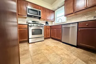 117 W 158th Pl, Harvey, IL 60426 - Photo 5