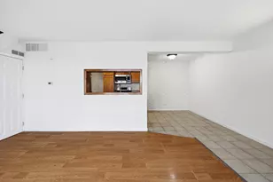 377 Farmingdale Cir, Vernon Hills, IL 60061 - Photo 7