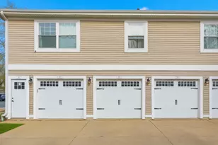 377 Farmingdale Cir, Vernon Hills, IL 60061 - Photo 3