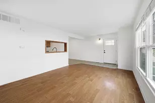 377 Farmingdale Cir, Vernon Hills, IL 60061 - Photo 5