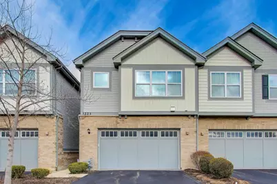 3223 N Heritage Lane, Arlington Heights, IL 60004 - Photo 1