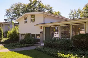 440 Sheryl Ln, Glenview, IL 60025 - Photo 1