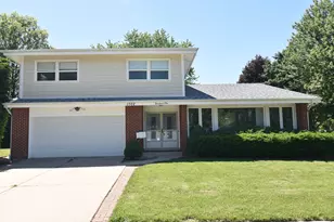 1702 N Waterman Ave, Arlington Heights, IL 60004 - Photo 1