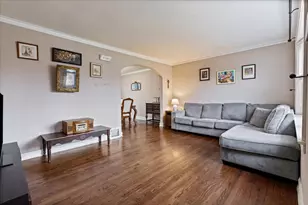 9542 S Campbell Ave, Evergreen Park, IL 60805 - Photo 3