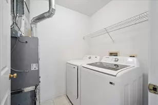 1099 Quaker Hill Ct, Elgin, IL 60120 - Photo 15