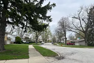 15722 Woodlawn E Ave, South Holland, IL 60473 - Photo 7
