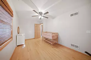 5325 N Meade Ave, Chicago, IL 60630 - Photo 13