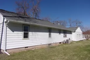 130 W Murphy St, Pontiac, IL 61764 - Photo 3