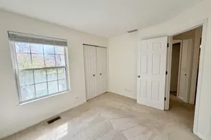 627 Cobblestone Ct, Elgin, IL 60120 - Photo 19