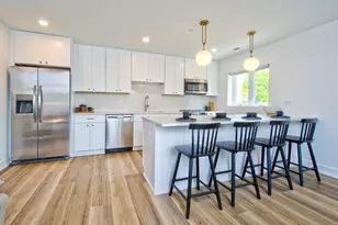 9396 Landings Ln, Des Plaines, IL 60016 - Photo 17