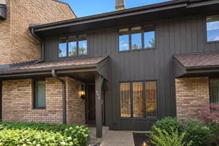 1846 Mission Hills Ln, Northbrook, IL 60062 - Photo 1