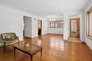 6034 N Keating Ave, Chicago, IL 60646 - Photo 3