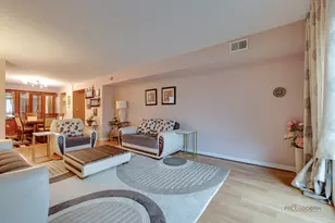 7 Oak Creek Dr, Buffalo Grove, IL 60089 - Photo 7