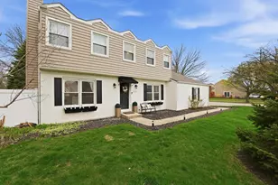 1335 Leverenz Rd, Naperville, IL 60564 - Photo 3