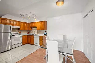 620 Tralee Ct, Schaumburg, IL 60193 - Photo 5