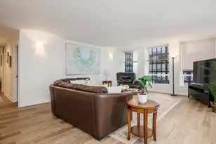 260 E Chestnut St, Chicago, IL 60611 - Photo 3