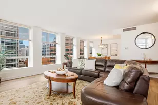 260 E Chestnut St, Chicago, IL 60611 - Photo 5