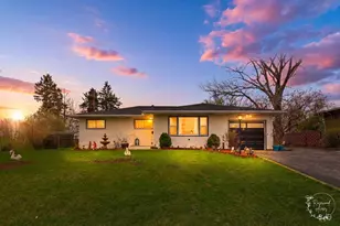 3858 E Lakeview Dr, Kankakee, IL 60901 - Photo 1