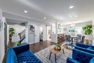 380 Ventura Club Dr, Roselle, IL 60172 - Photo 3