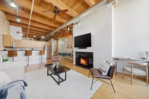 375 W Erie St, Chicago, IL 60610 - Photo 13