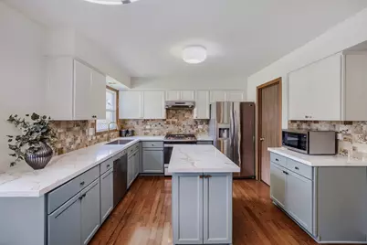 305 N Fiore Parkway, Vernon Hills, IL 60061 - Photo 13