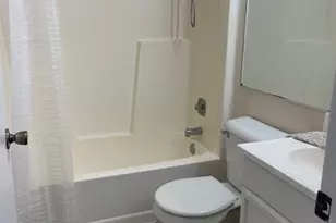 215 Uteg St, Crystal Lake, IL 60014 - Photo 11