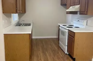 215 Uteg St, Crystal Lake, IL 60014 - Photo 5