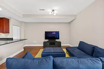 2700 W Belmont Avenue #402, Chicago, IL 60618 - Photo 5