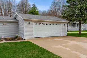 8401 Tamarack Dr, Machesney Park, IL 61115 - Photo 5