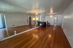 8901 S East End Ave, Chicago, IL 60617 - Photo 3