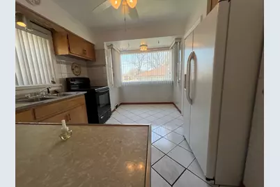 8901 S East End Avenue, Chicago, IL 60617 - Photo 13