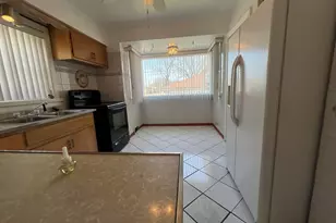 8901 S East End Ave, Chicago, IL 60617 - Photo 13