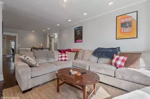 2224 W Melrose St, Chicago, IL 60618 - Photo 3