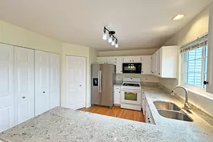 6146 Golfview Dr, Gurnee, IL 60031 - Photo 7