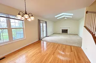 6146 Golfview Dr, Gurnee, IL 60031 - Photo 9