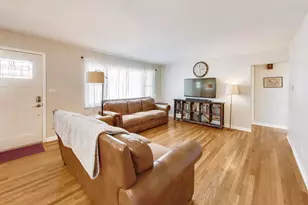 798 S Linden Ave, Elmhurst, IL 60126 - Photo 3