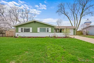 422 Princeton Dr, North Aurora, IL 60542 - Photo 1