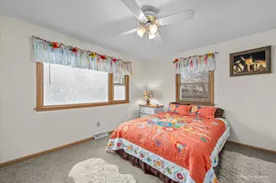 422 Princeton Dr, North Aurora, IL 60542 - Photo 9