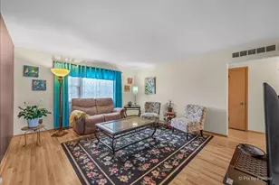 422 Princeton Dr, North Aurora, IL 60542 - Photo 5