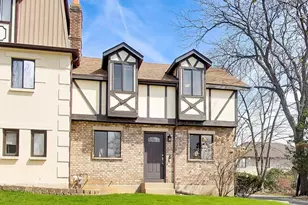 828 Village Quarter Rd, West Dundee, IL 60118 - Photo 1