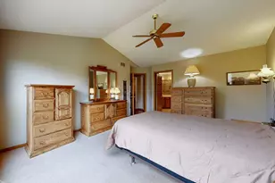 227 Parktrail Ct, Schaumburg, IL 60173 - Photo 17