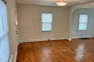 254 Edward St, Sycamore, IL 60178 - Photo 3