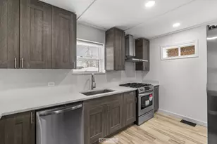 11055 S Ave C, Chicago, IL 60617 - Photo 7