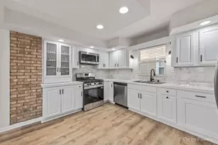 1019 Maple St, Lake in the Hills, IL 60156 - Photo 5