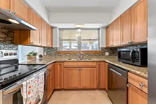 84 S Weston Ave, Elgin, IL 60123 - Photo 9