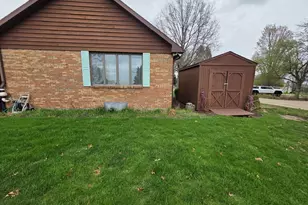 47 Carriage Hill Ct, Sterling, IL 61081 - Photo 5