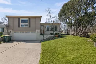 9330 Murray Ct, Morton Grove, IL 60053 - Photo 3