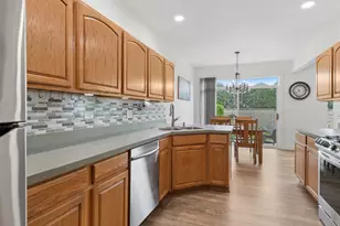 414 Coventry Cir, Glendale Heights, IL 60139 - Photo 5