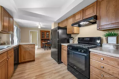 401 Hill Avenue, North Aurora, IL 60542 - Photo 3